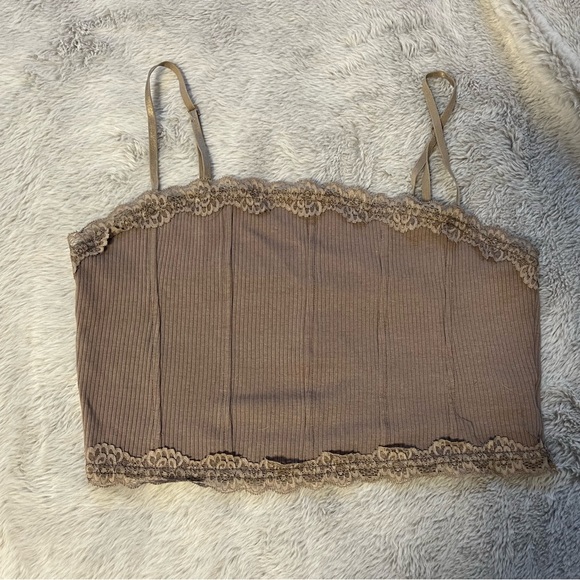 cute cropped tank top with lace - Picture 1 of 3